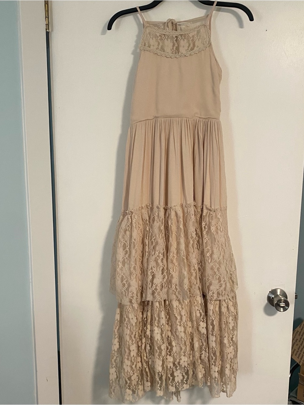 Youth 10 Joyfolie Mia Joy Beige Lace Tiered Maxi Dress Open Back Boho Flowey